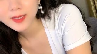 Naughty Japanese babe Ayaka Tomoda masturbates